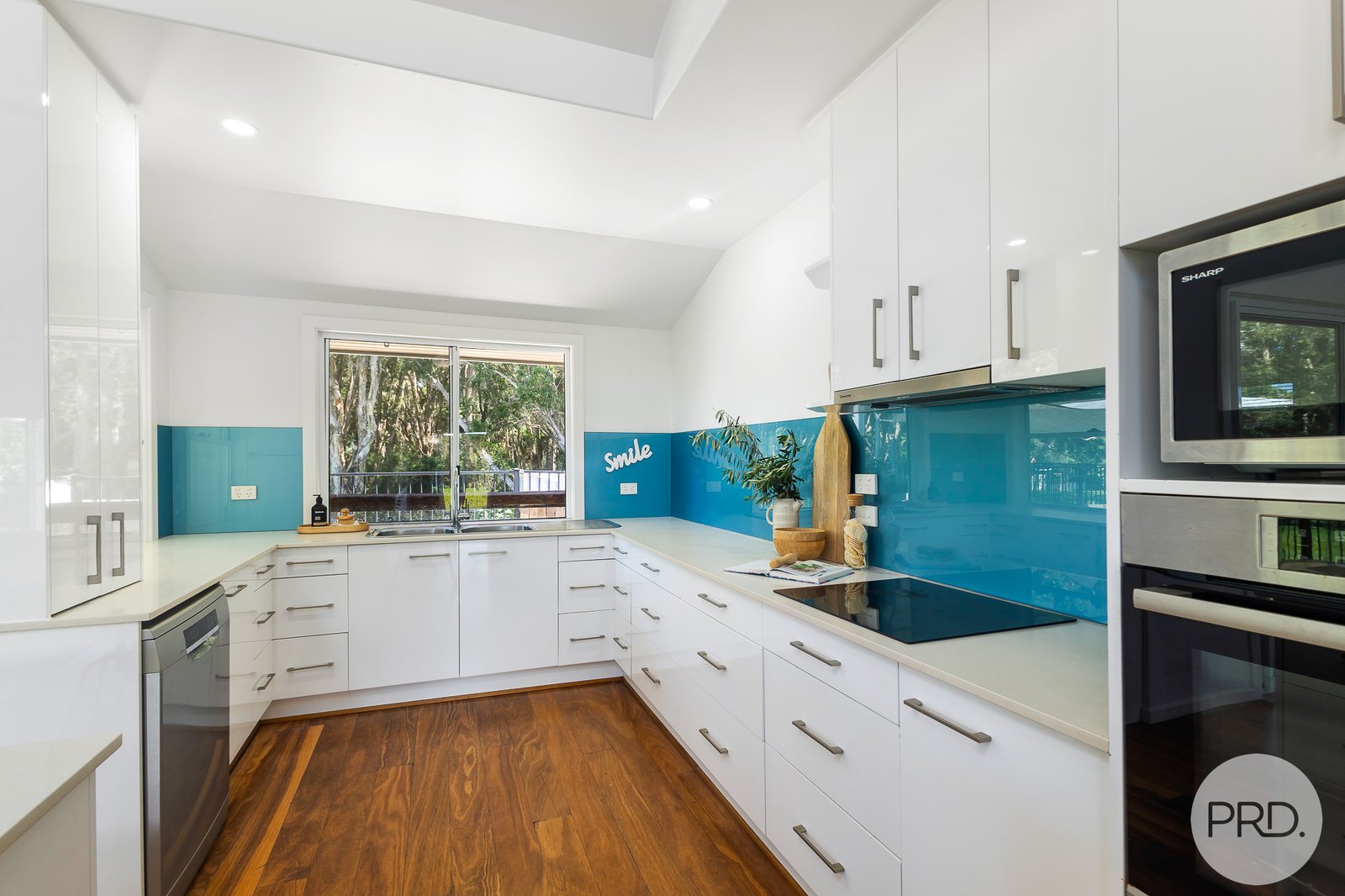 17 Echo Place ONE MILE 12