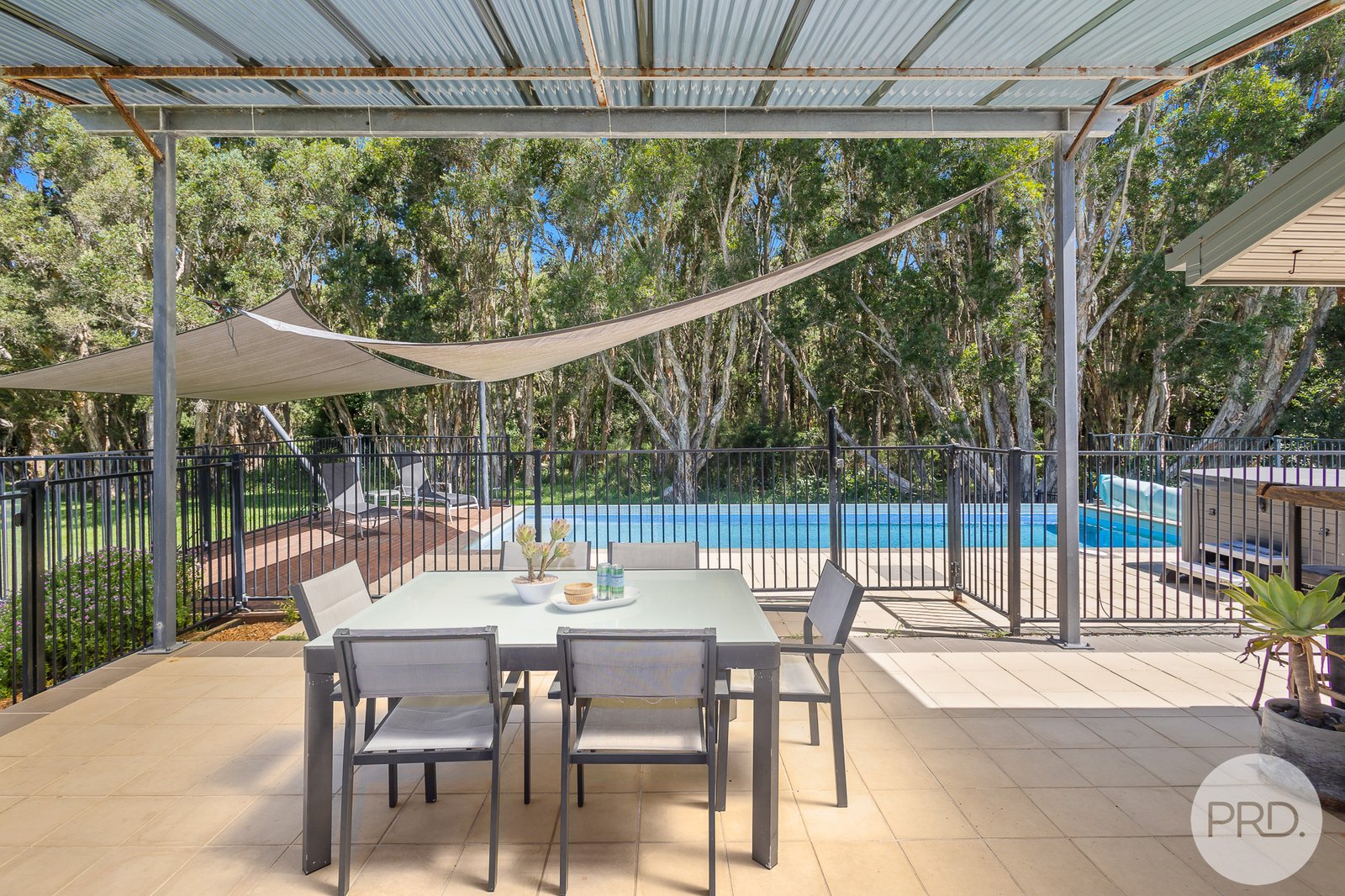 17 Echo Place ONE MILE 14