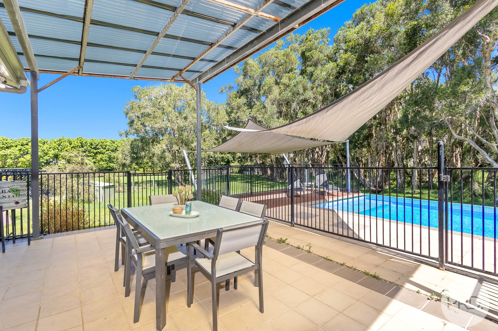 17 Echo Place ONE MILE 15