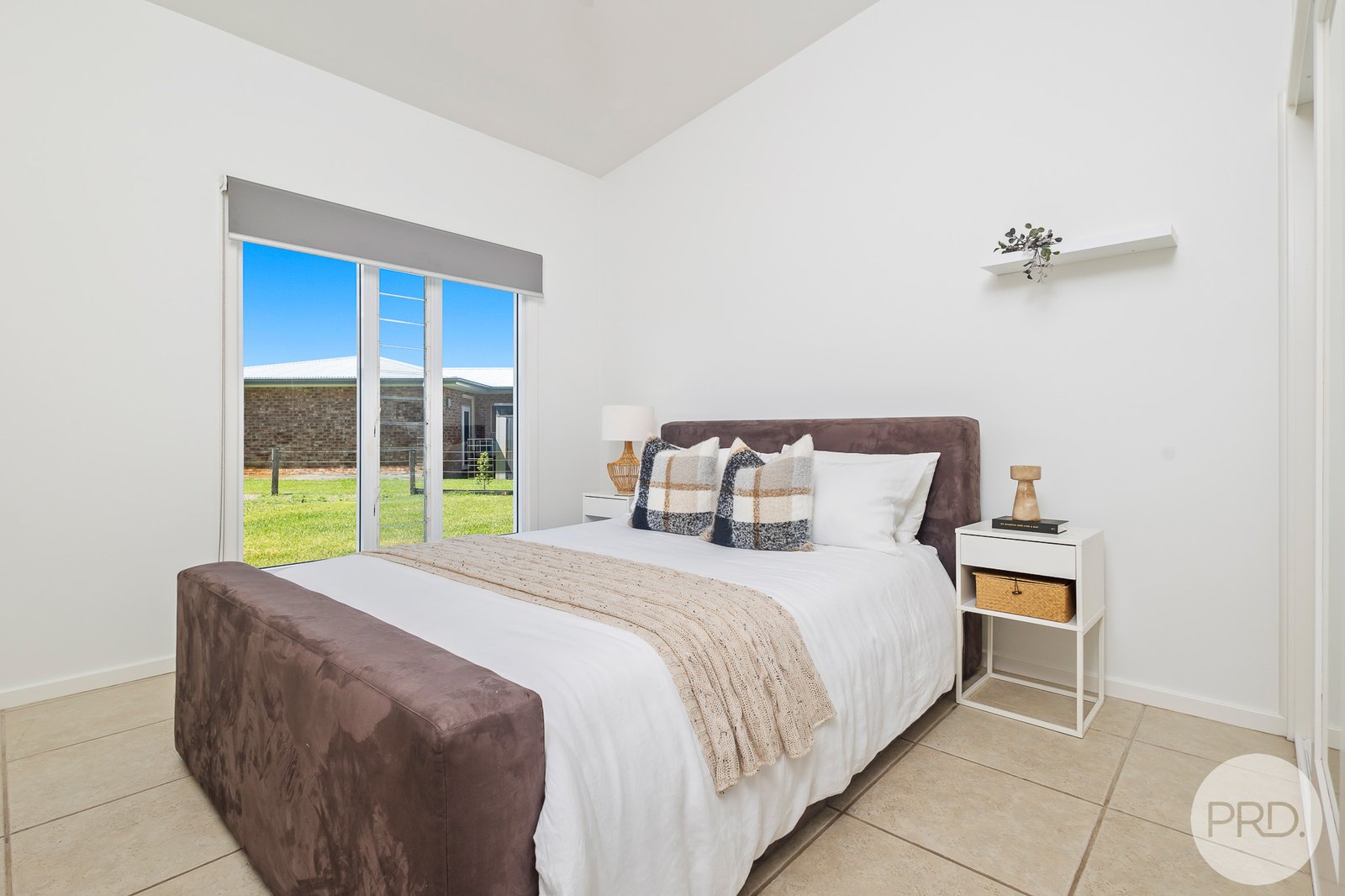 17 Echo Place ONE MILE 24