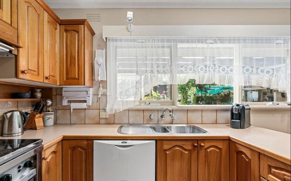 Real Estate and Property in 17 Edgevale Road, Bulleen, VIC