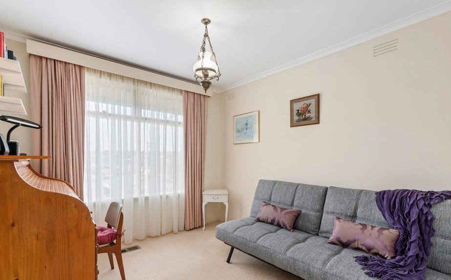 Real Estate and Property in 17 Edgevale Road, Bulleen, VIC