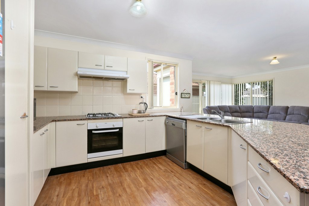 17 Felix Avenue HORSLEY 2