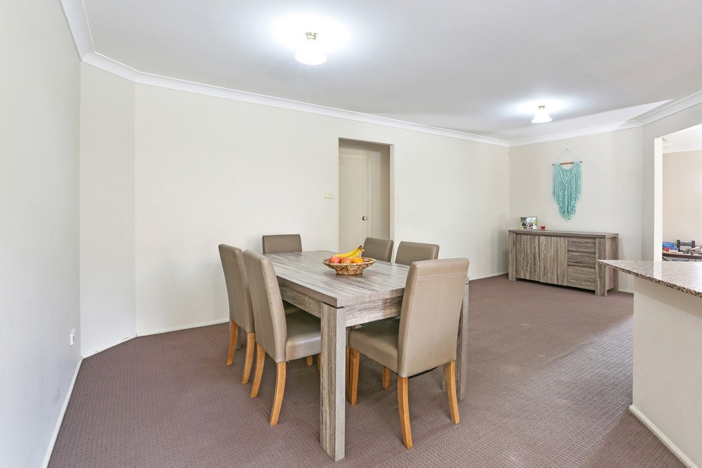 17 Felix Avenue HORSLEY 4