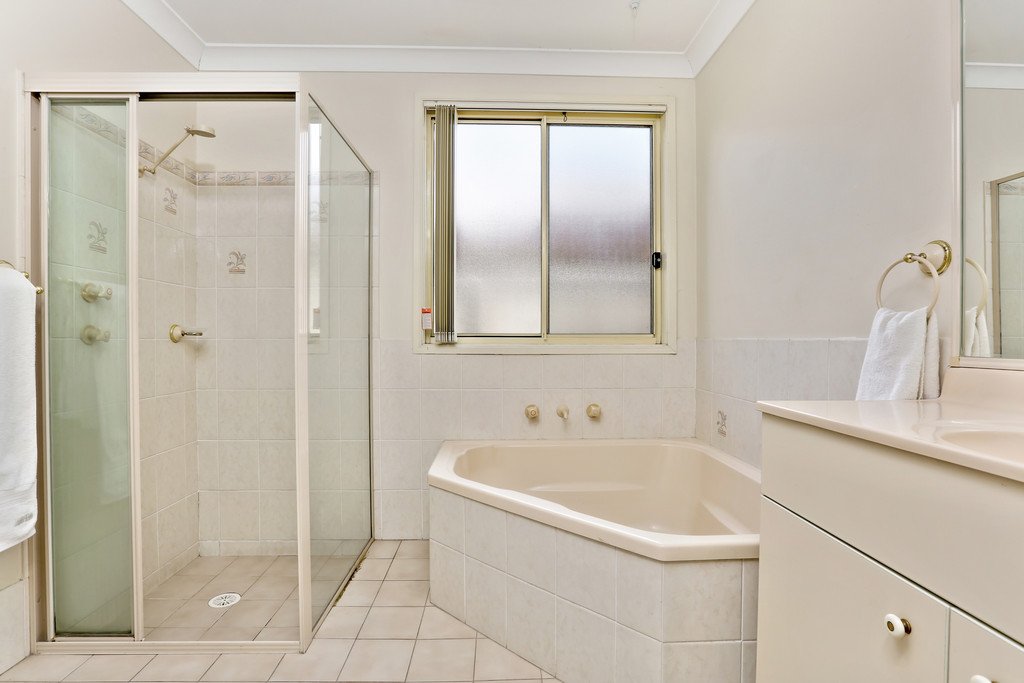 17 Felix Avenue HORSLEY 6