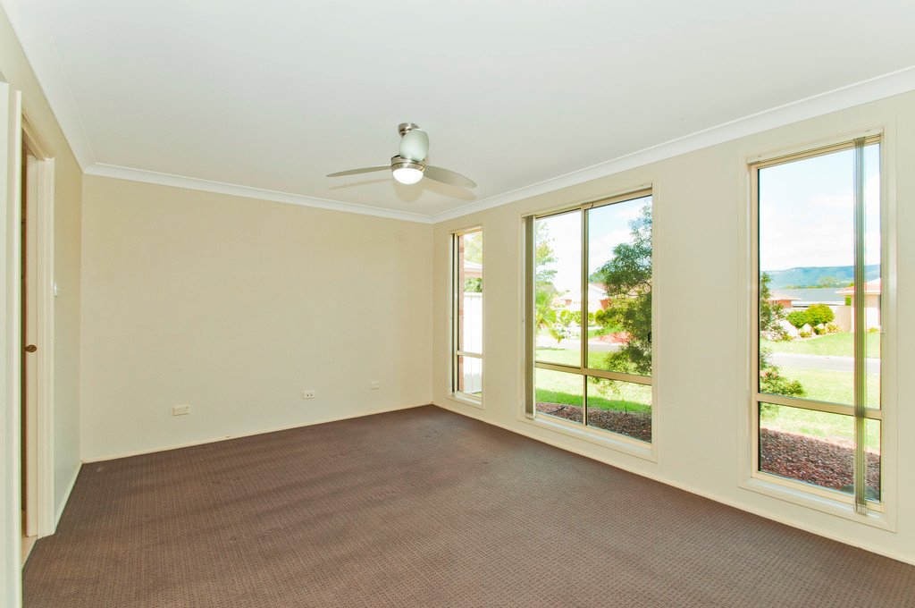 17 Felix Avenue HORSLEY 2