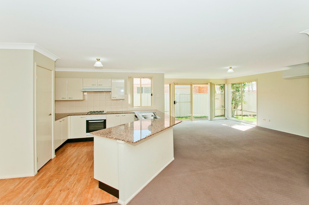 17 Felix Avenue HORSLEY 6