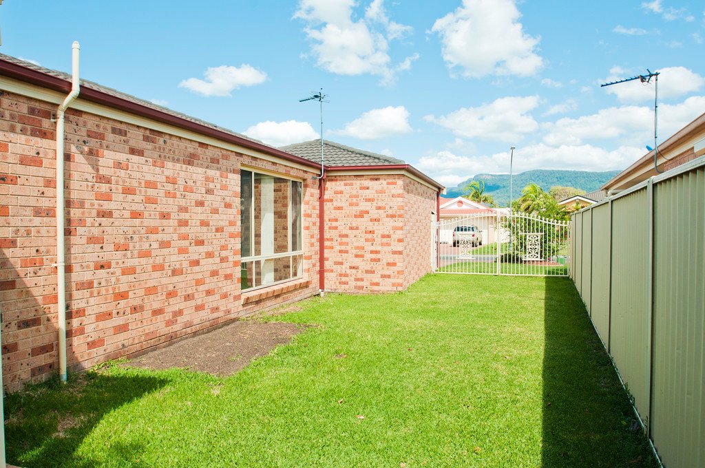 17 Felix Avenue HORSLEY 12