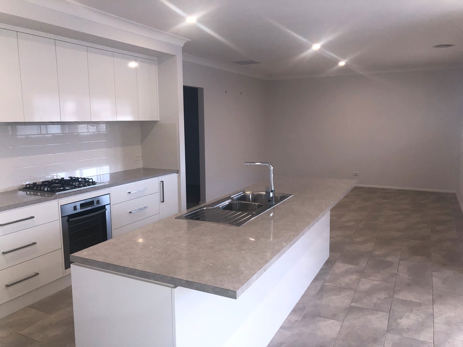 17 Felstead Circuit THURGOONA 3