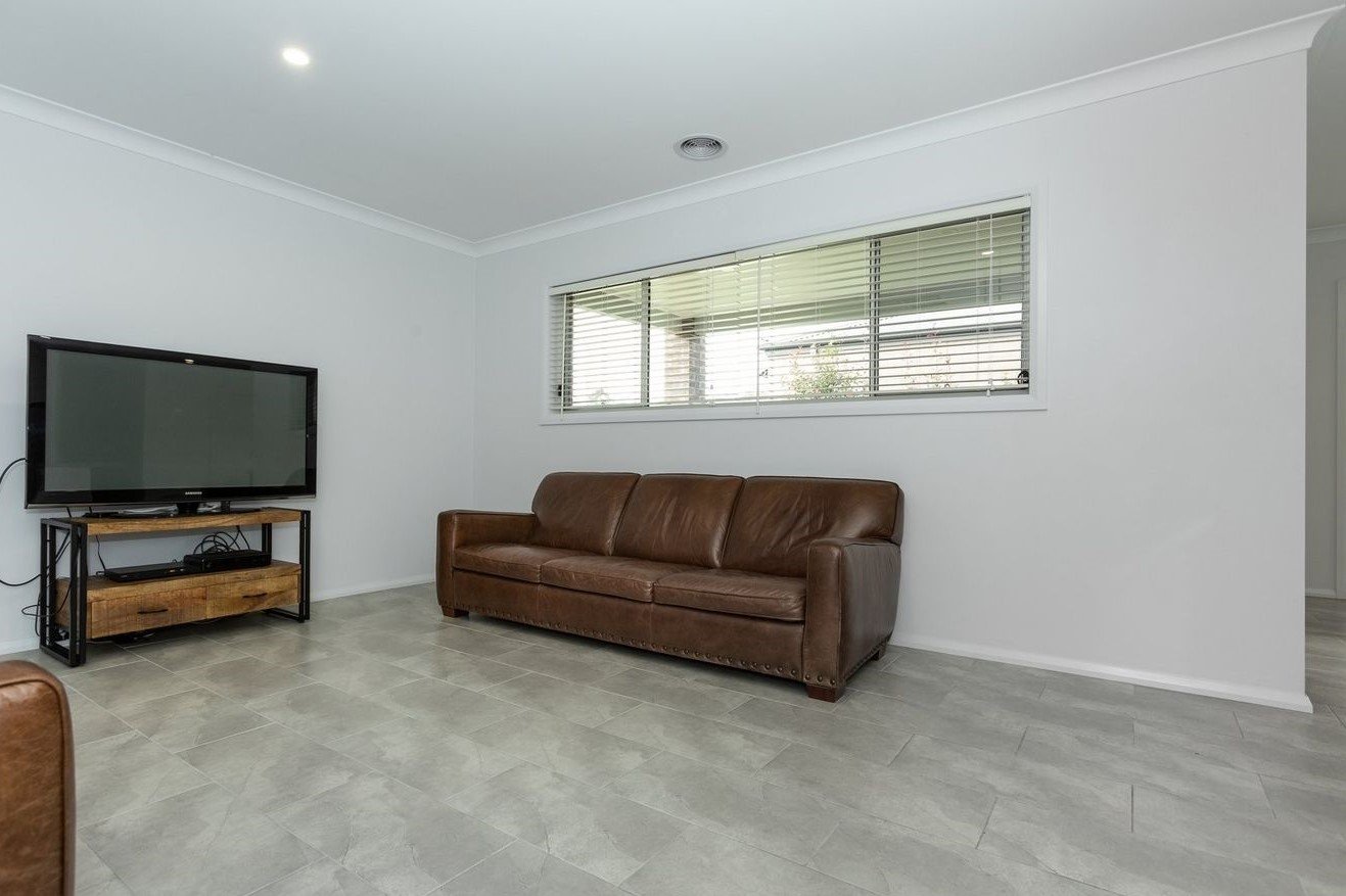 17 Felstead Circuit THURGOONA 4