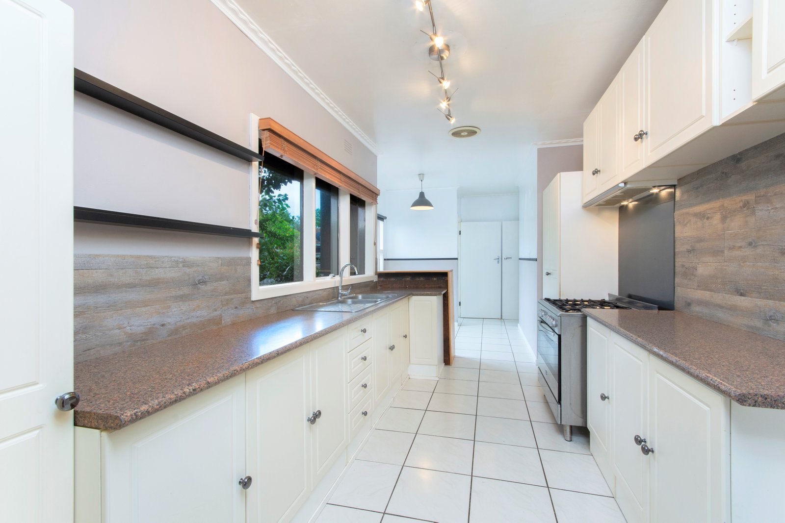 Gallery: 1/7 Gallois Gardens