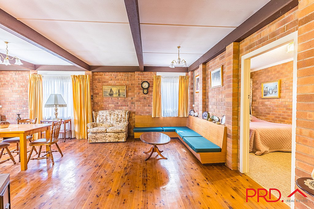 17 Grant Street TAMWORTH 11