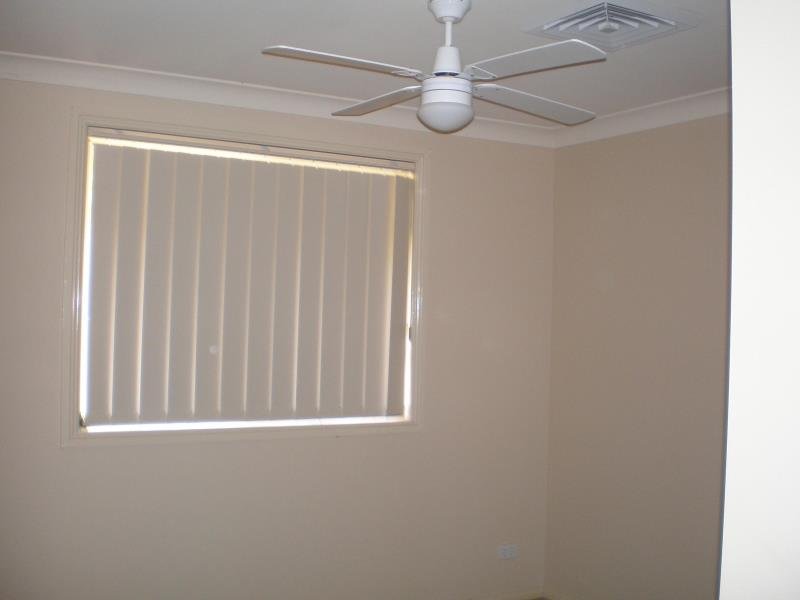 1/7 Gregory Close TAMWORTH 9