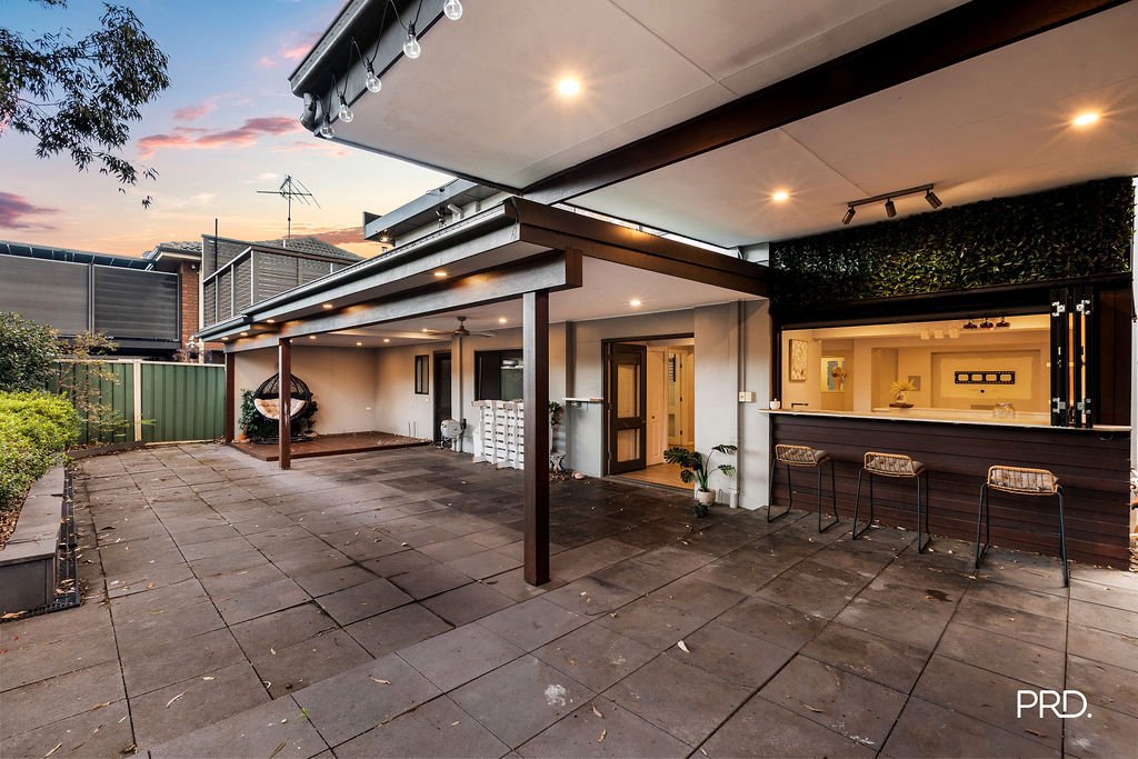 17 Griffiths Road MCGRATHS HILL 16