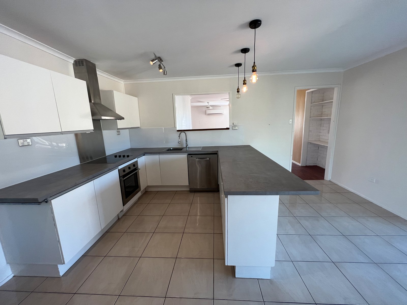 17 Hayes Avenue BOYNE ISLAND 3
