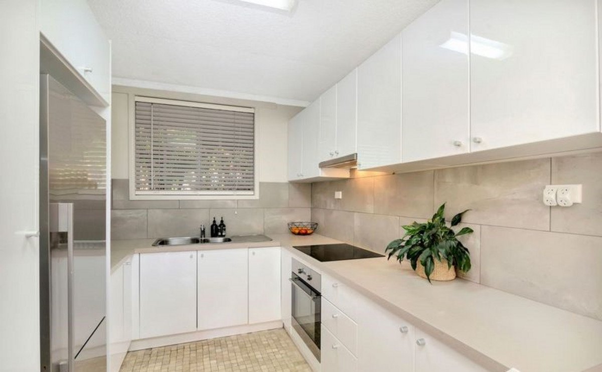 1/7 Hayle Street Burleigh Heads 3