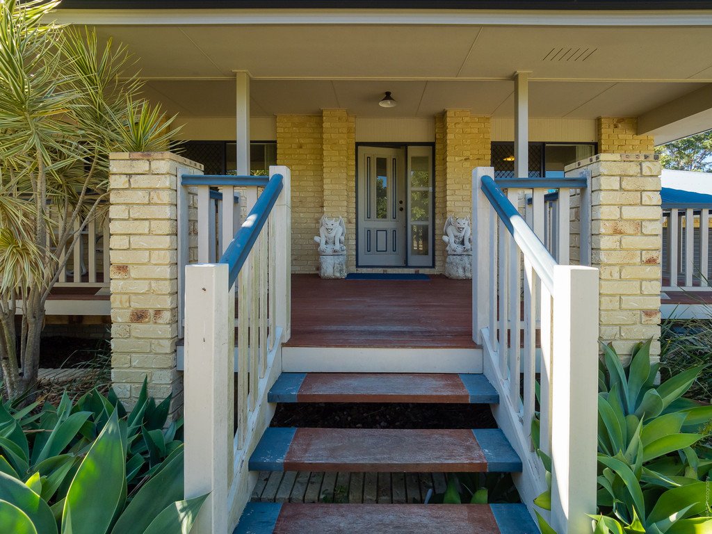 17 Highview Drive CRAIGNISH 6