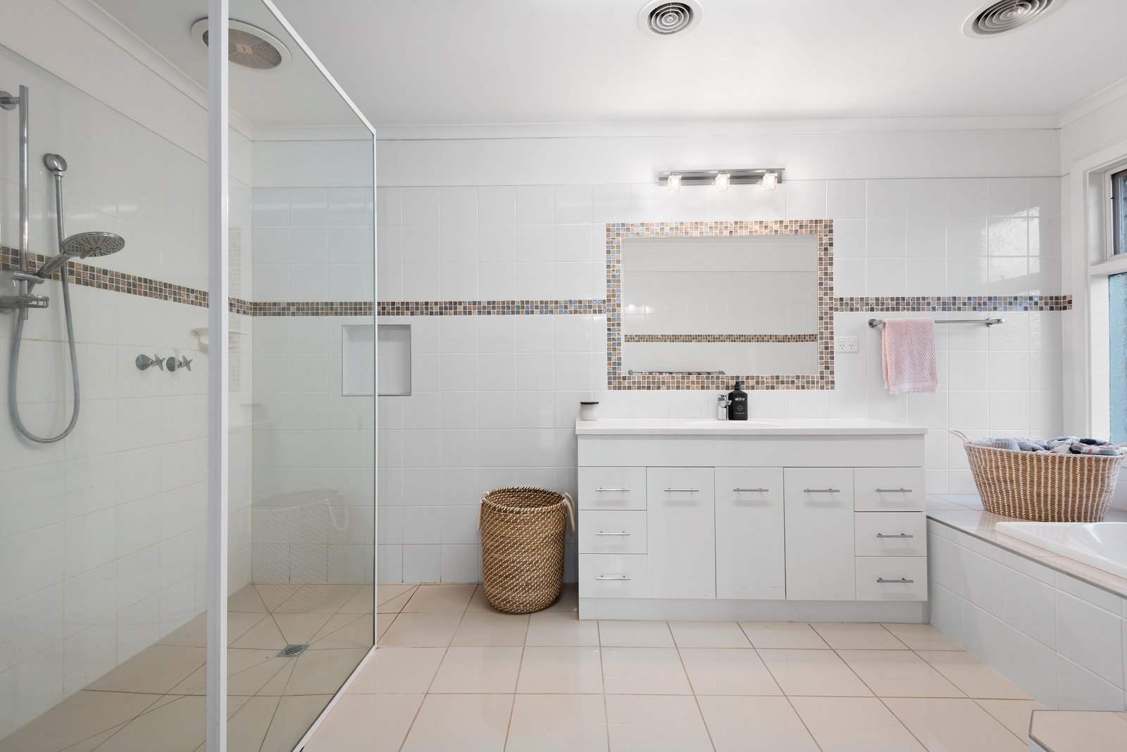 Real Estate and Property in 17 Hillson Grove, Ocean Grove, VIC