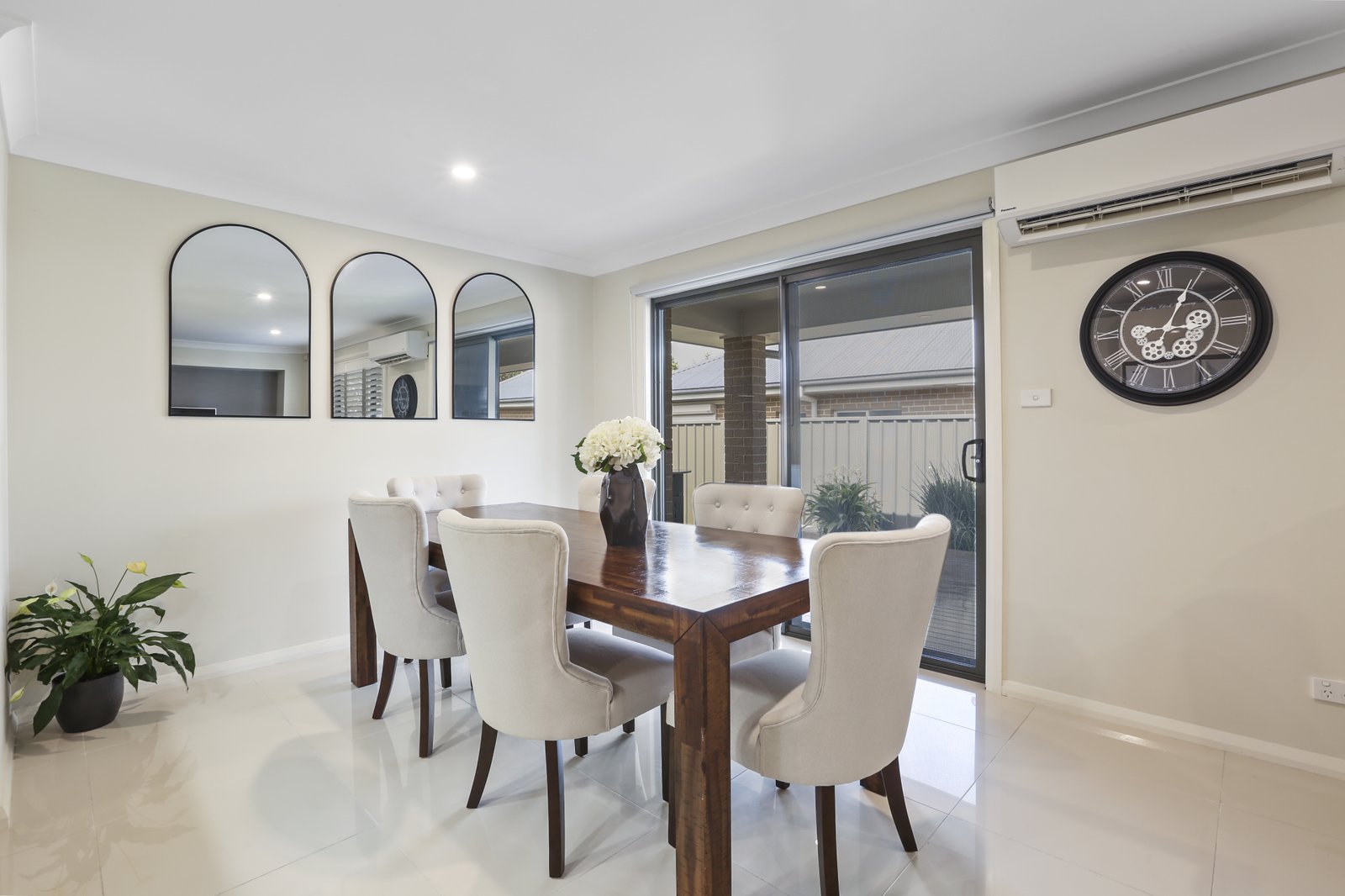 17 Hobbs Street HORSLEY 4