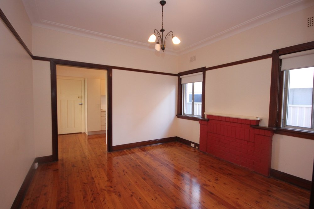 17 HOBBS Street KINGSGROVE 2