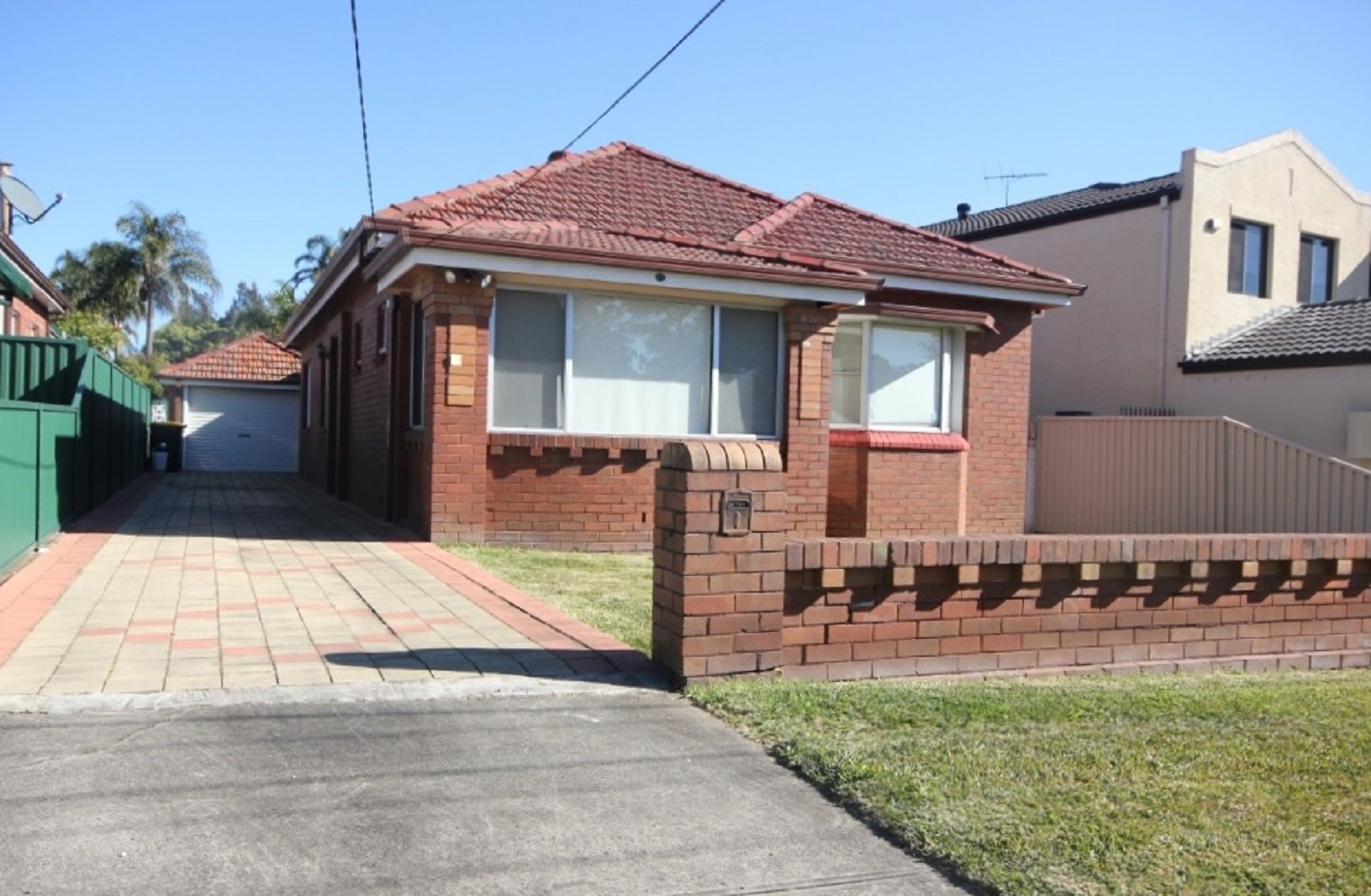 17 HOBBS Street KINGSGROVE 1