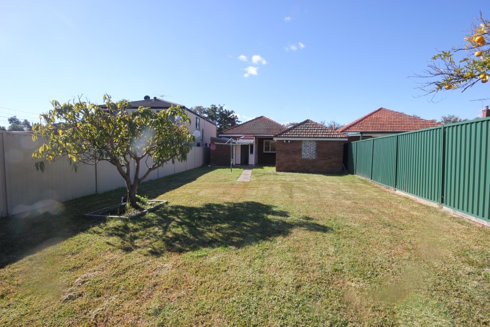 17 HOBBS Street KINGSGROVE 5