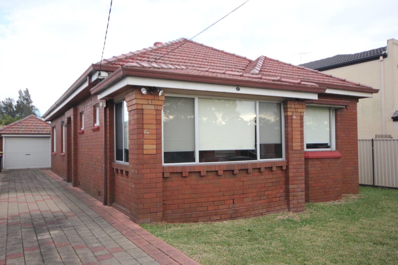 17 Hobbs Street KINGSGROVE 1