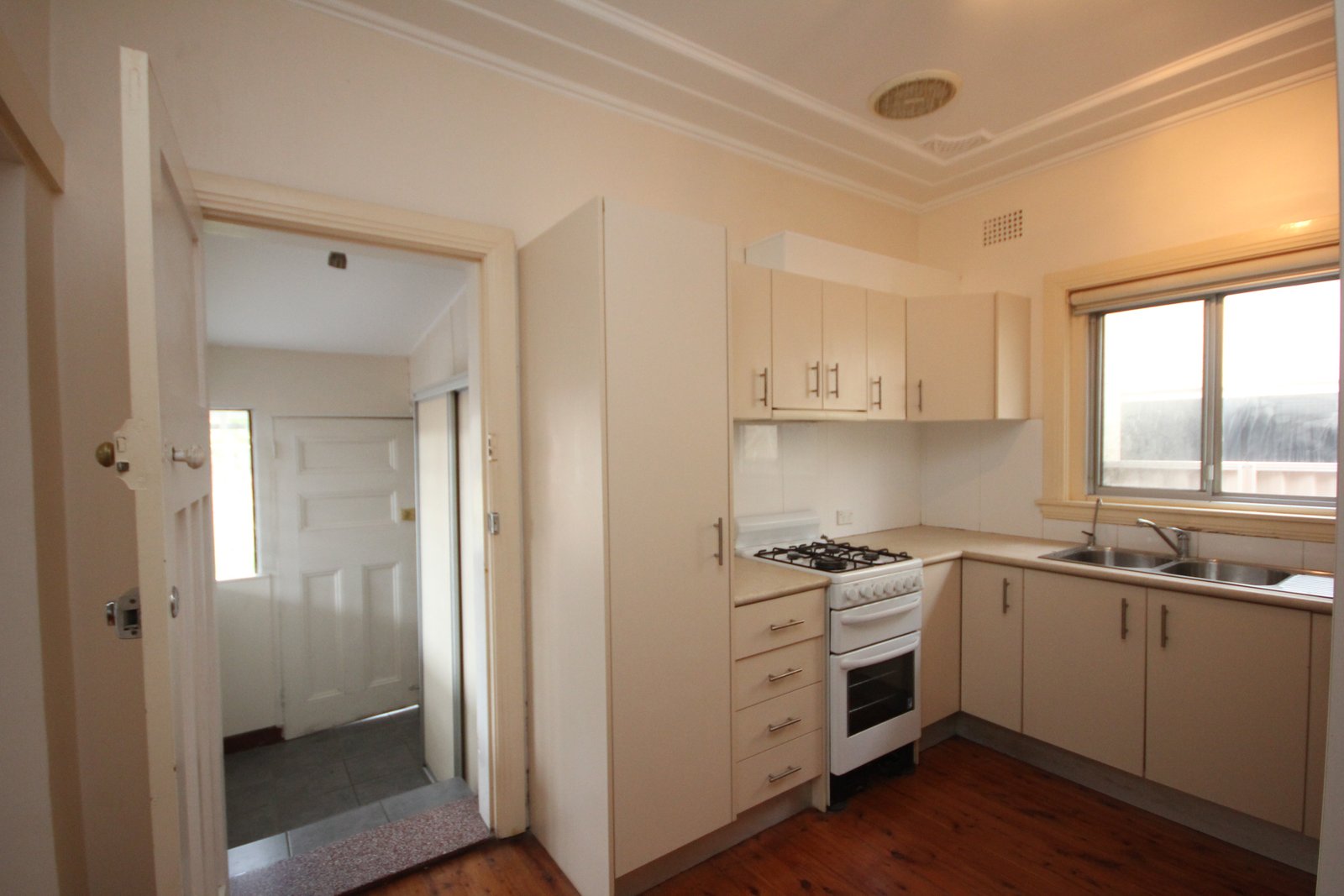 17 Hobbs Street KINGSGROVE 2