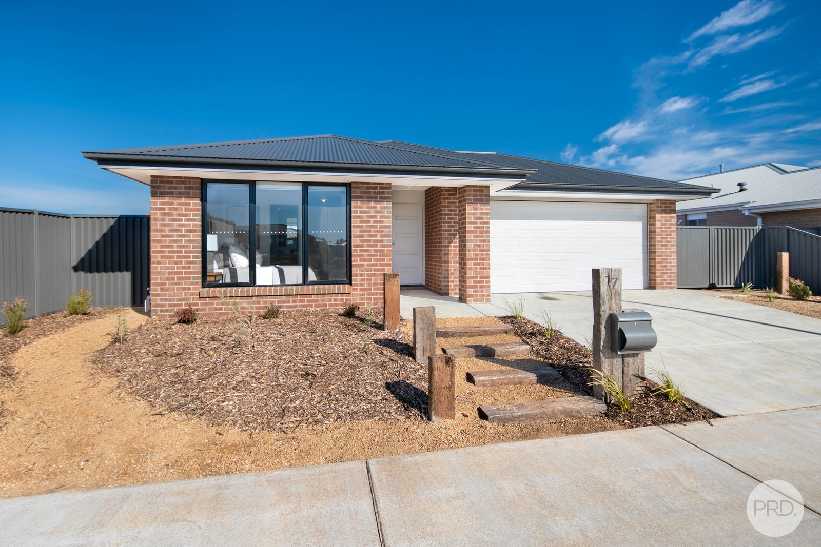 17 Hollioake Drive LUCAS 1
