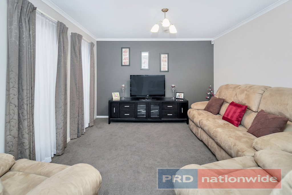 17 Holstein Close DELACOMBE 2