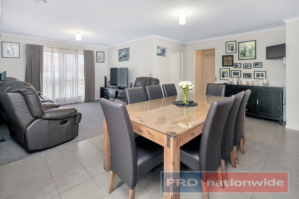 17 Holstein Close DELACOMBE 6
