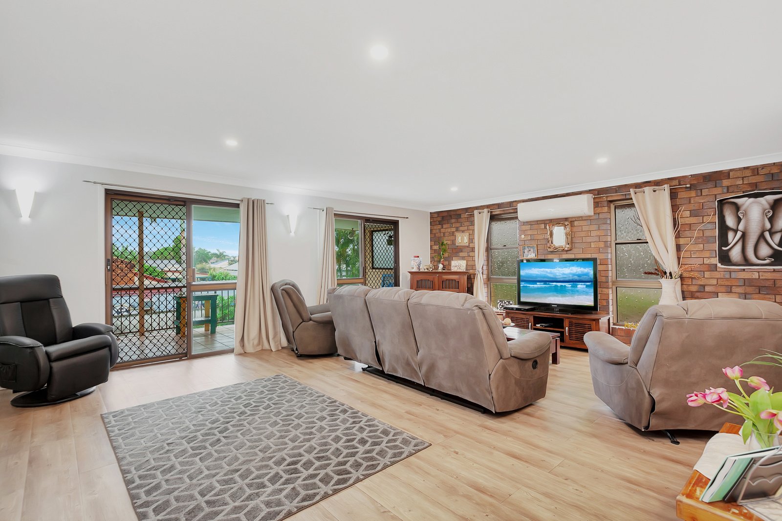 17 Honeyeater Drive BURLEIGH WATERS 5