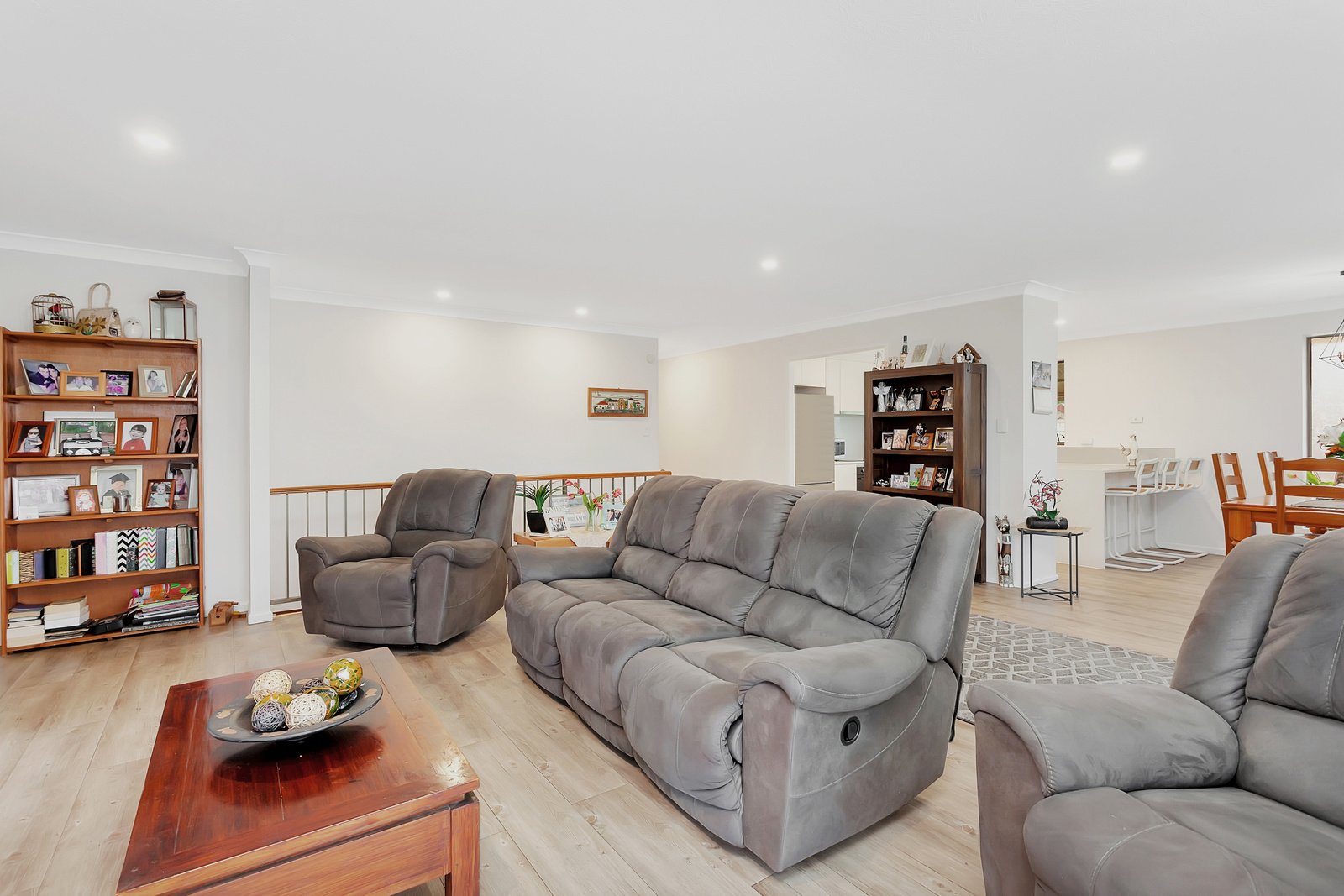 17 Honeyeater Drive BURLEIGH WATERS 7