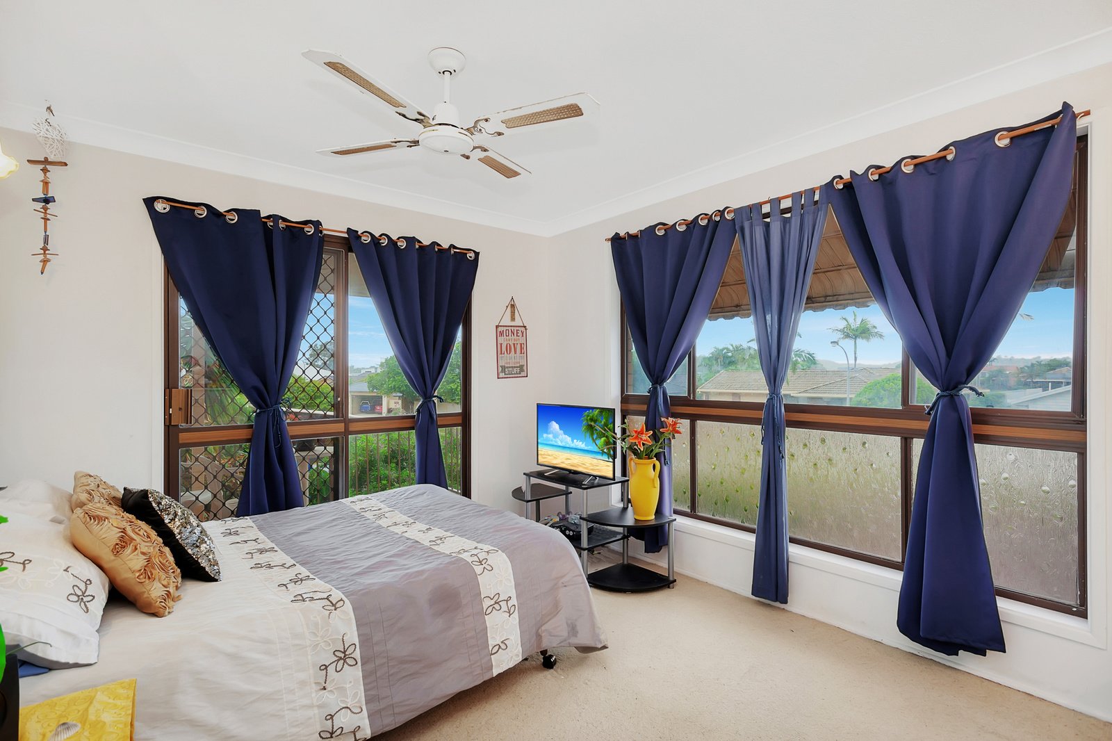 17 Honeyeater Drive BURLEIGH WATERS 8