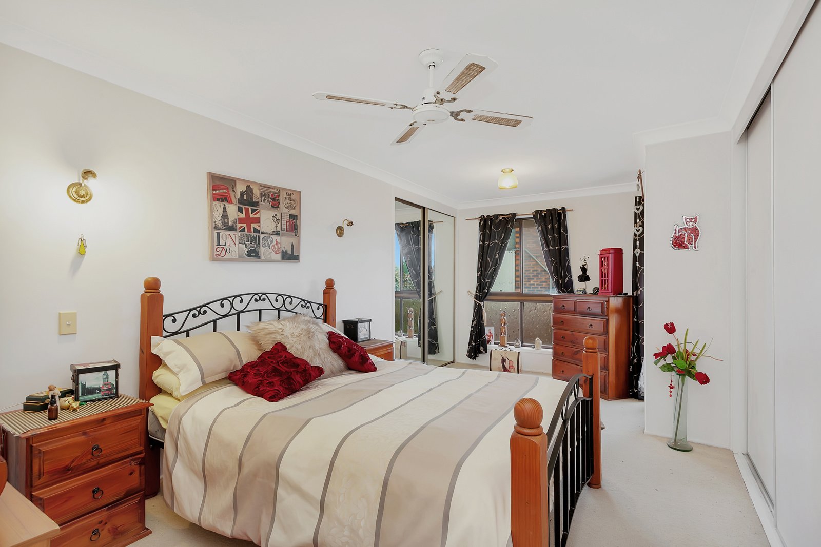 17 Honeyeater Drive BURLEIGH WATERS 9