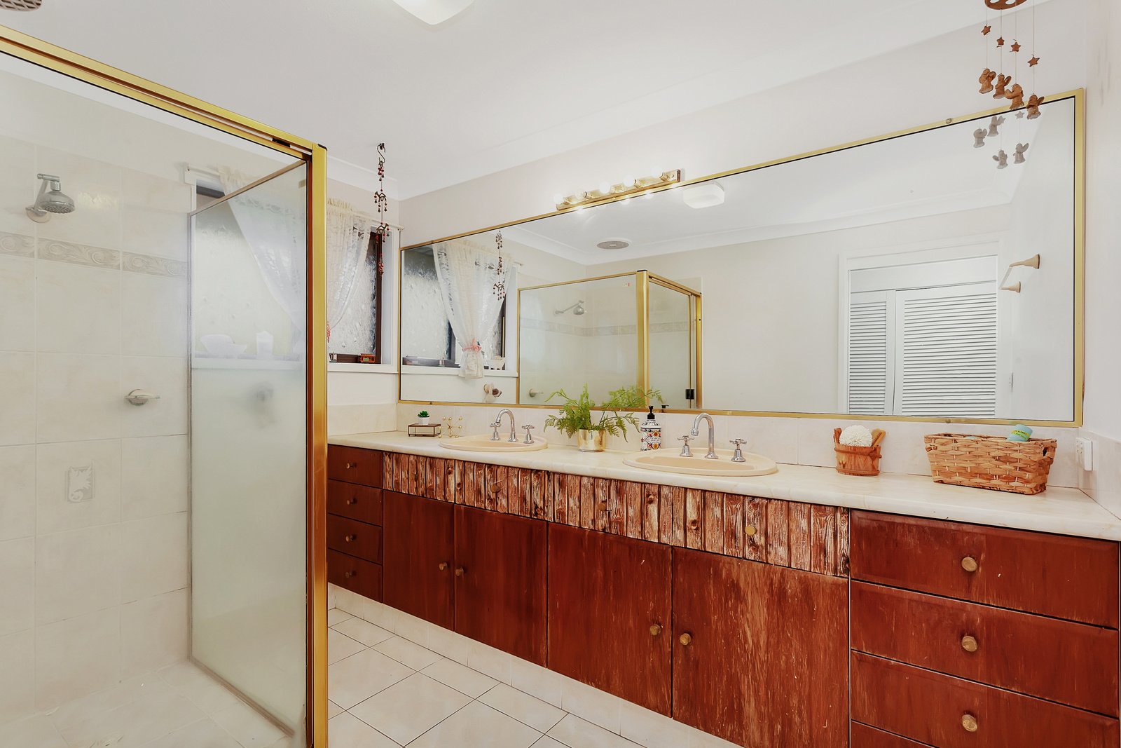 17 Honeyeater Drive BURLEIGH WATERS 10