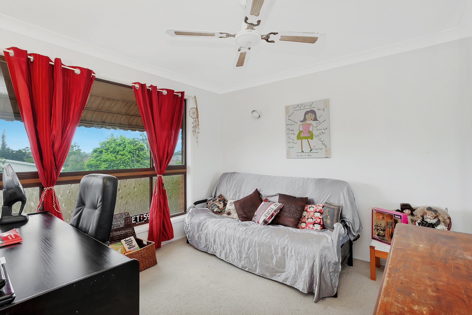 17 Honeyeater Drive BURLEIGH WATERS 11