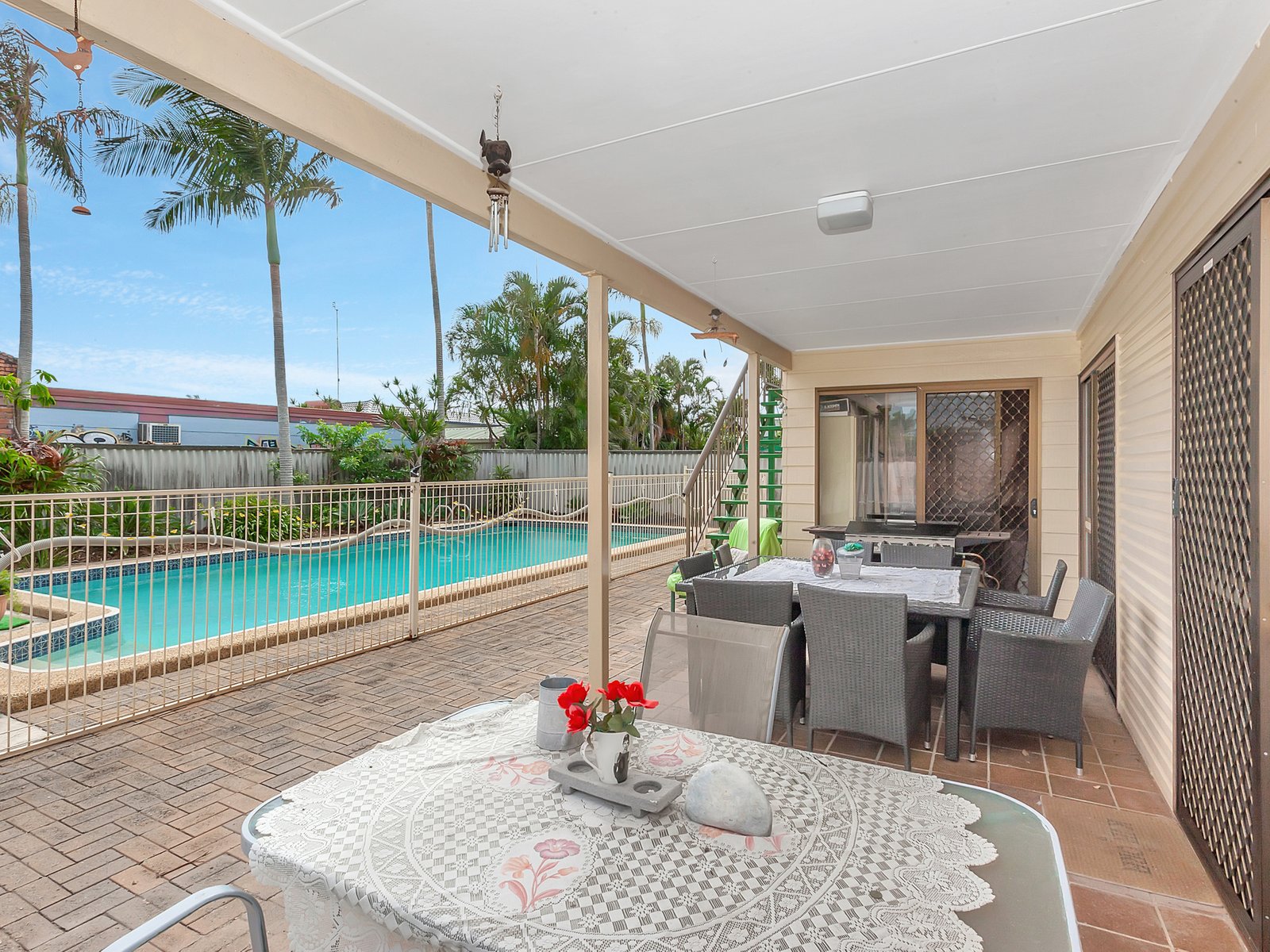 17 Honeyeater Drive BURLEIGH WATERS 15