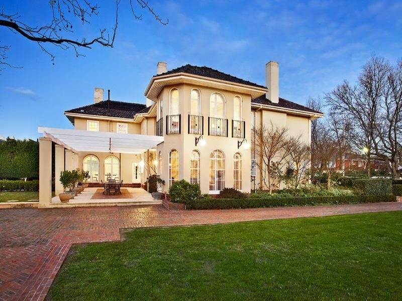 Real Estate and Property in 17 Huntingfield Road, Toorak, VIC