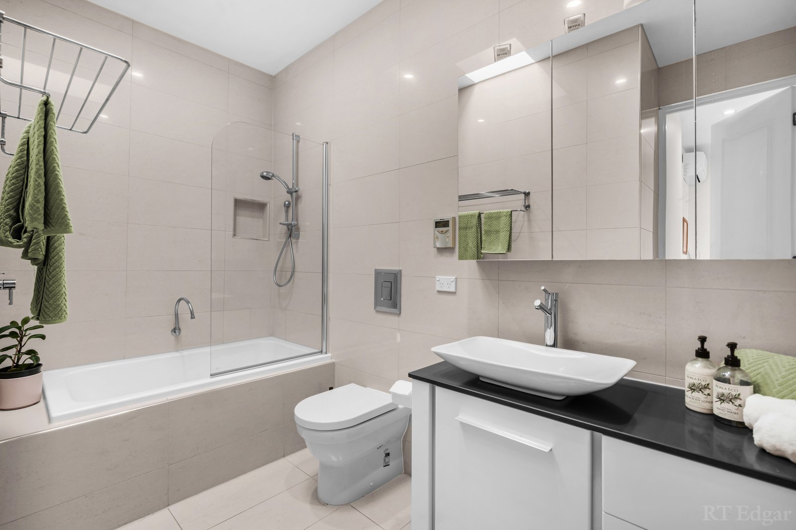 Real Estate and Property in 17 Indra Road, Blackburn South, VIC