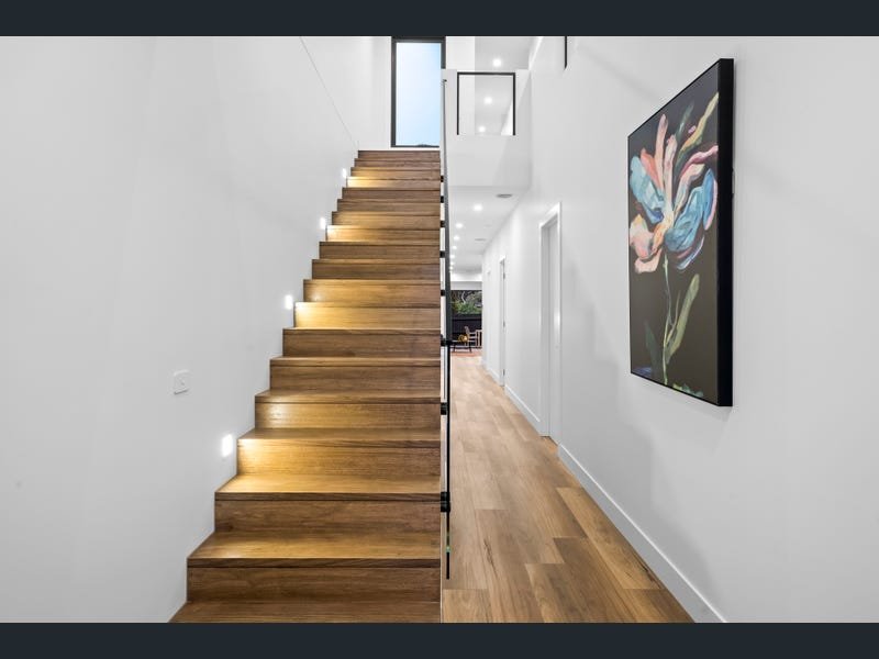 Real Estate and Property in 17 Inglewood Close , Doncaster East, VIC