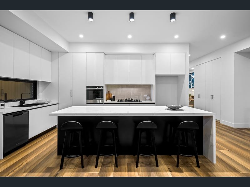 Real Estate and Property in 17 Inglewood Close , Doncaster East, VIC