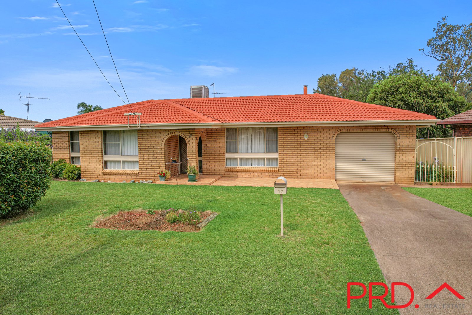 17 Jemmy Place TAMWORTH 1