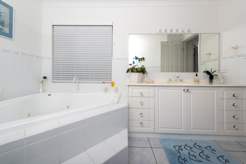 17 Kestrel Avenue SALAMANDER BAY 15
