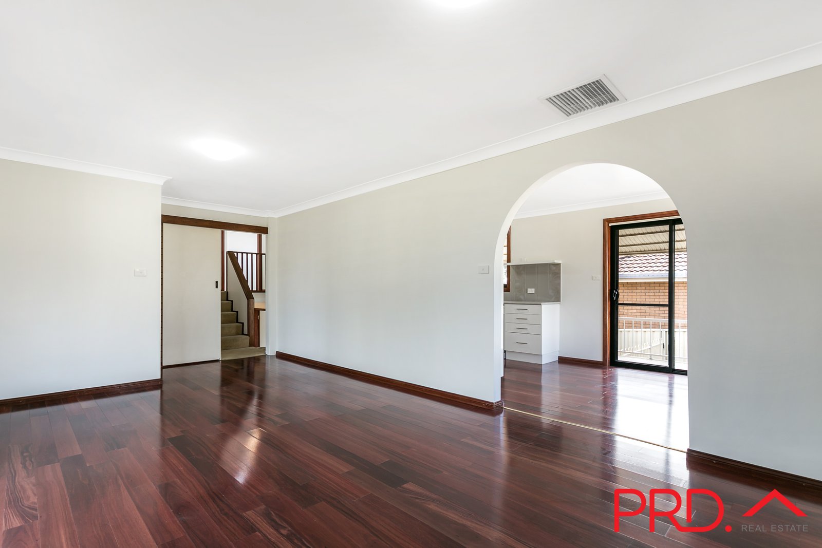 17 Kinarra Street TAMWORTH 9