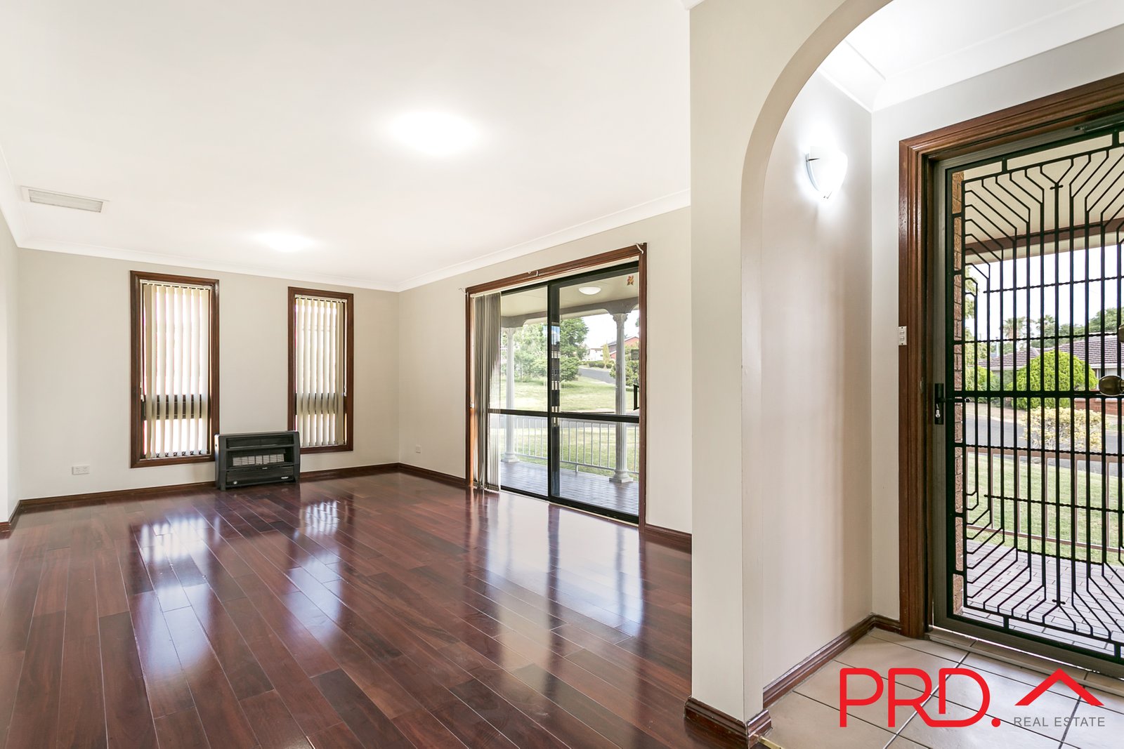 17 Kinarra Street TAMWORTH 11