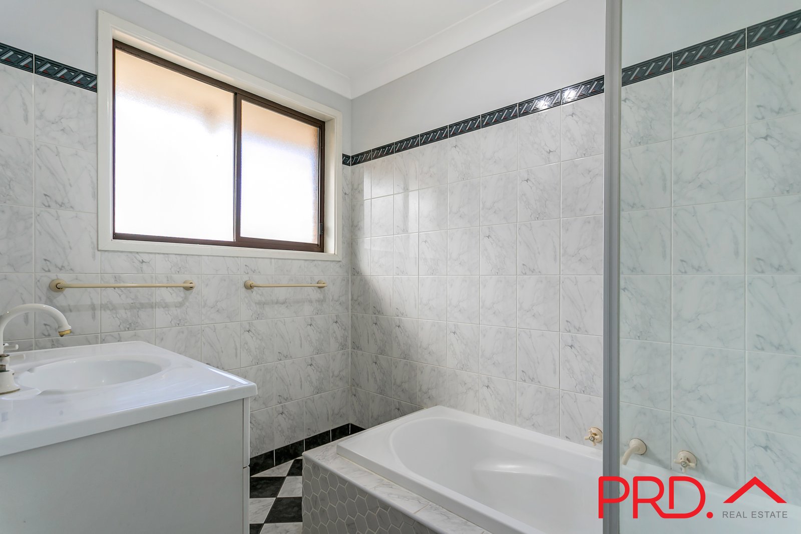 17 Kinarra Street TAMWORTH 13