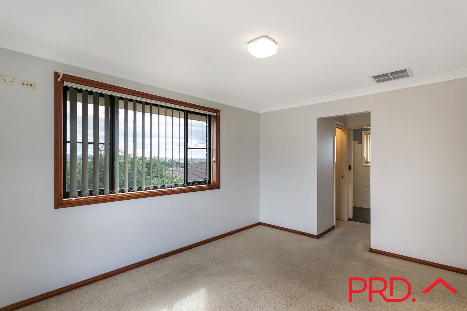 17 Kinarra Street TAMWORTH 16