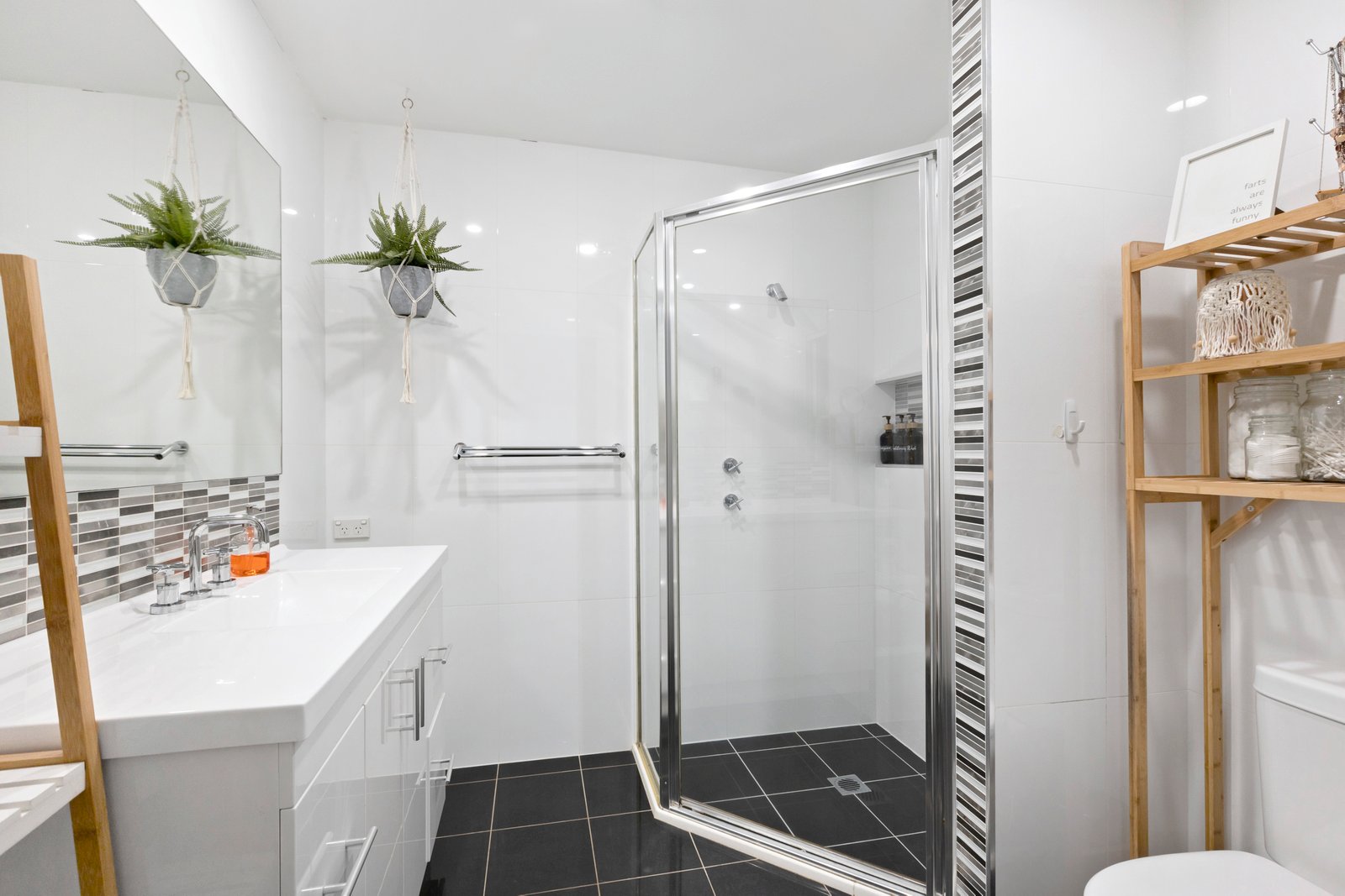 17 Kingscote Place KINGSWOOD 8