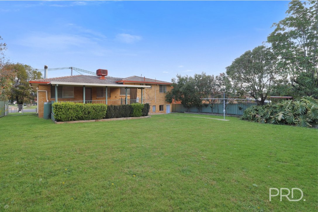 17 Kuloomba Street TAMWORTH 18